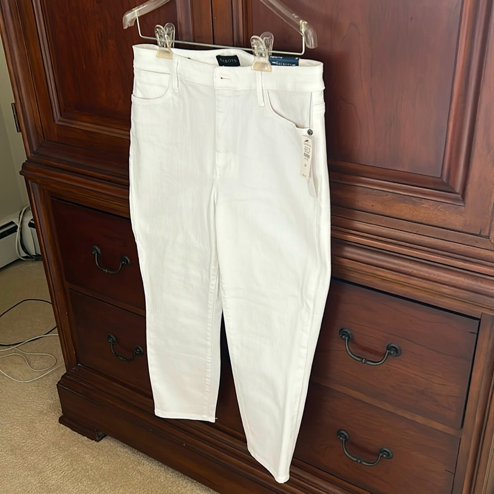 Talbots Women's Straight Jegging Crop White Jeans
Size 8p/NWT